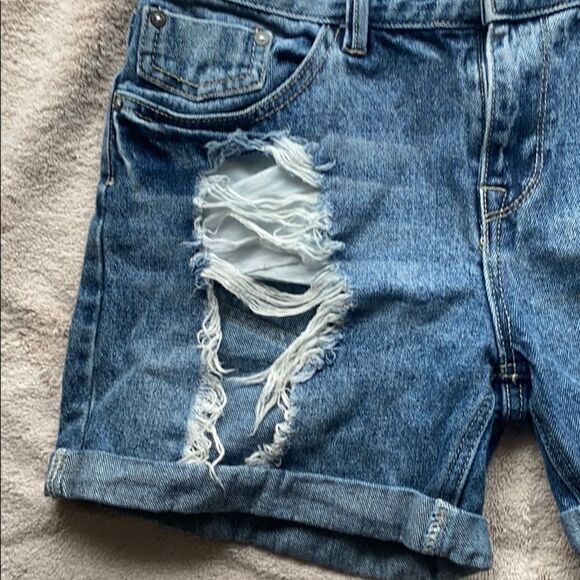 Sugar Magnolia shorts  cuffed super distressed  5 - Picture 3 of 10